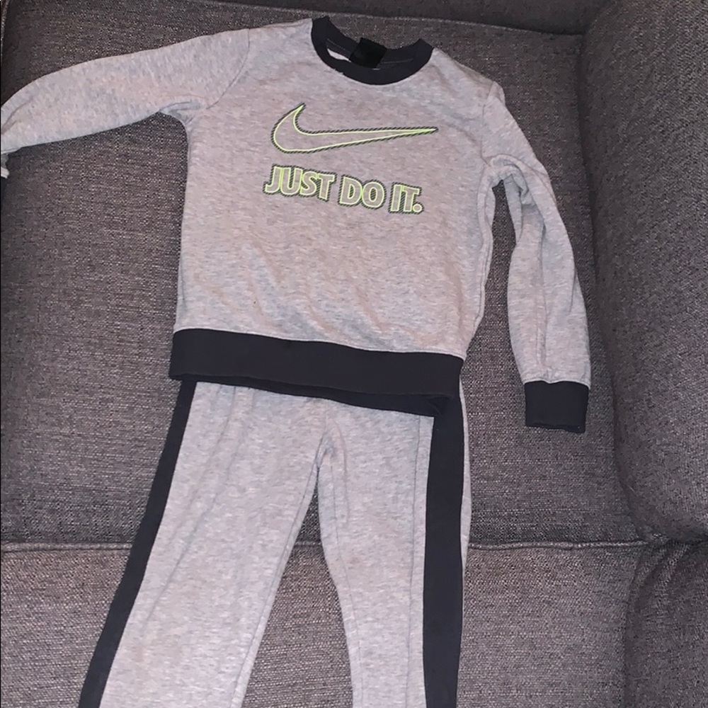 Boys Nike Jogger Outfit